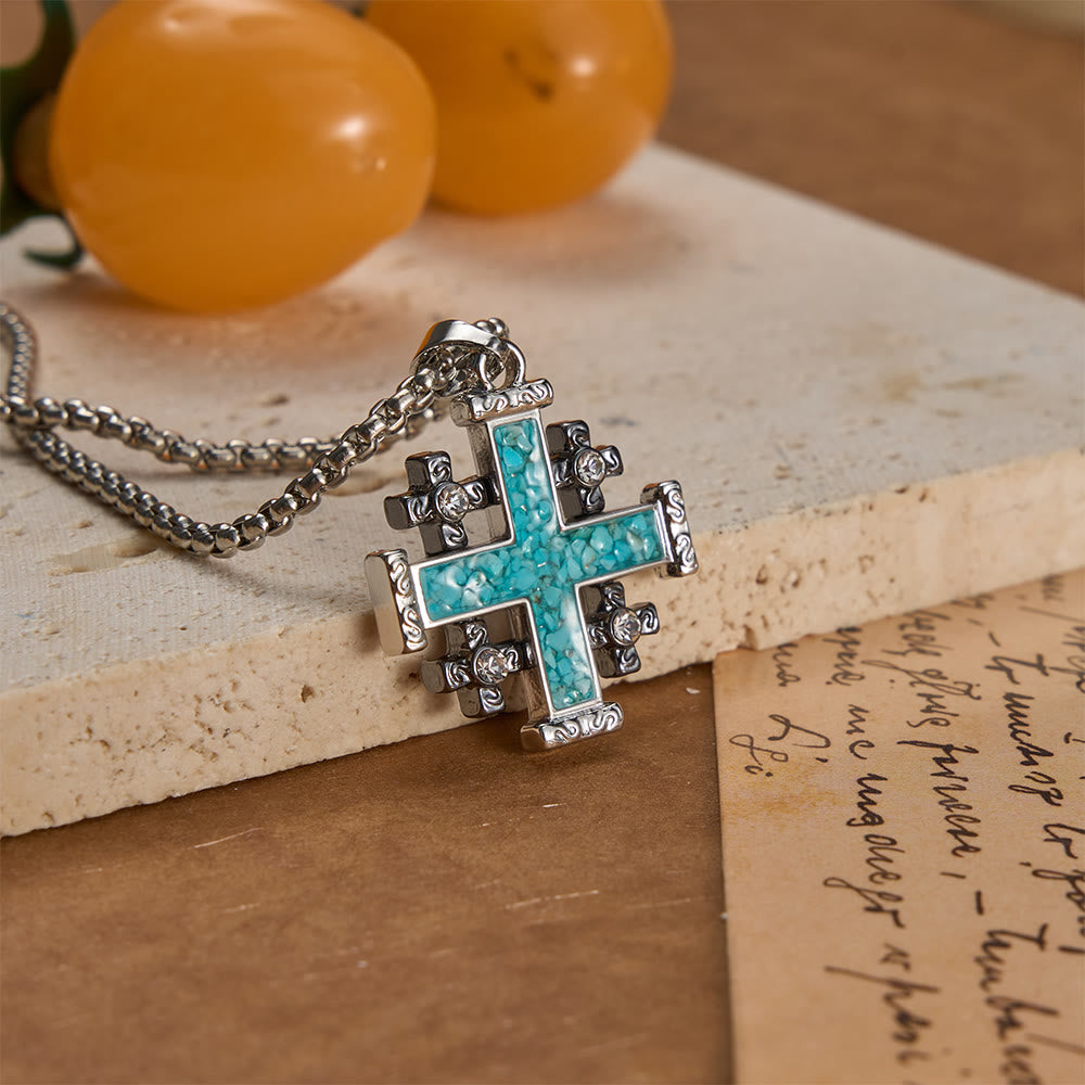 Christianartworkshop Collana con ciondolo a croce di Gerusalemme intarsiata in turchese frantumato e catena a maglie: simbolo di fede completa. - image 3