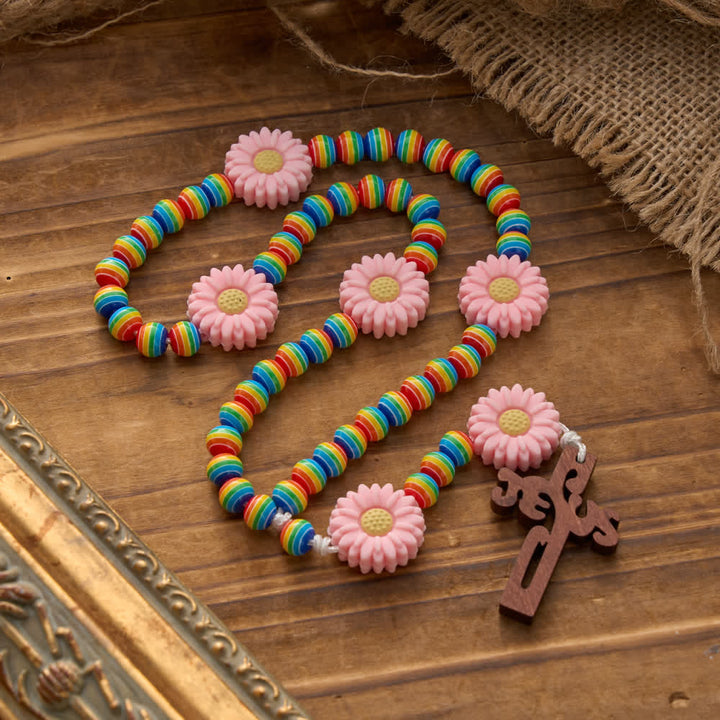 Christianartworkshop Rosario per bambini con perline a strisce arcobaleno, nodi a margherita rosa e croce di Gesù. - Croce di Gesù - image 0