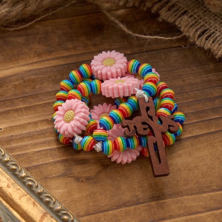 Christianartworkshop Rosario per bambini con perline a strisce arcobaleno, nodi a margherita rosa e croce di Gesù. - image 4