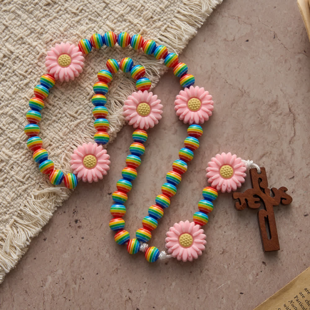 Christianartworkshop Rosario per bambini con perline a strisce arcobaleno, nodi a margherita rosa e croce di Gesù. - image 2