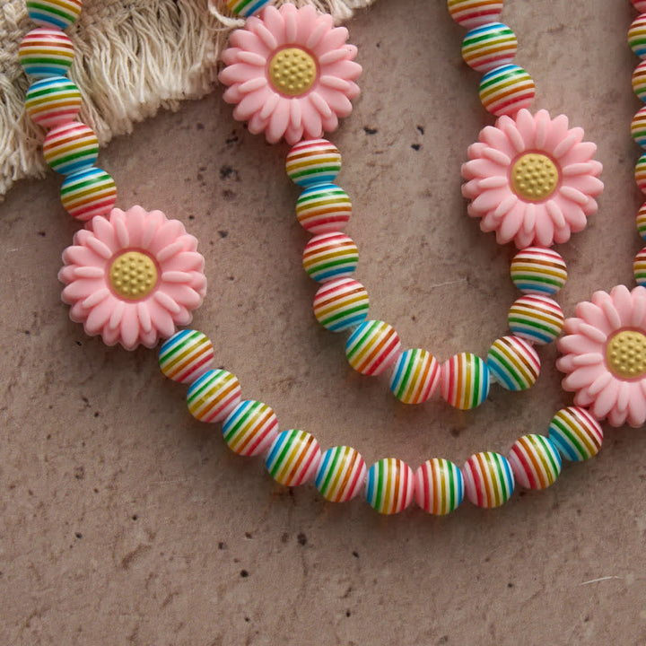 Christianartworkshop Rosario a righe arcobaleno pastello con margherita rosa e accessorio religioso per bambini. - image 6