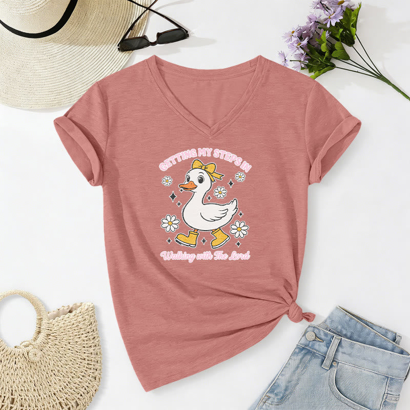 Christianartworkshop Maglietta casual con scollo a V "Getting My Steps In Walking With The Lord Cartoon Duck Daisy". - Rosa chiaro - 2XL - image 8