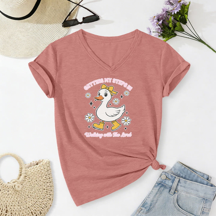 Christianartworkshop Maglietta casual con scollo a V "Getting My Steps In Walking With The Lord Cartoon Duck Daisy". - Rosa chiaro - 2XL - image 8