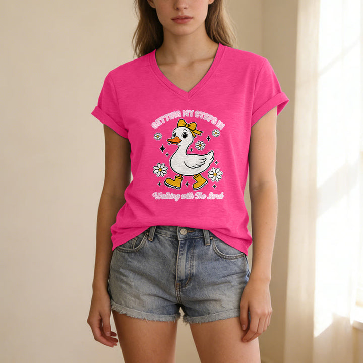 Christianartworkshop Maglietta casual con scollo a V "Getting My Steps In Walking With The Lord Cartoon Duck Daisy". - image 25