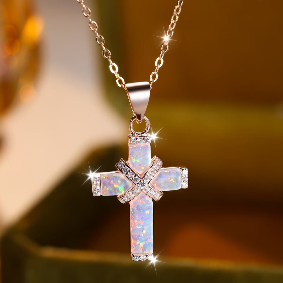 Christianartworkshop Collana con ciondolo a croce stratificata in opale intarsiato e catena sottile a maglie fini con zirconi incastonati: un simbolo di pura fede. - image 2