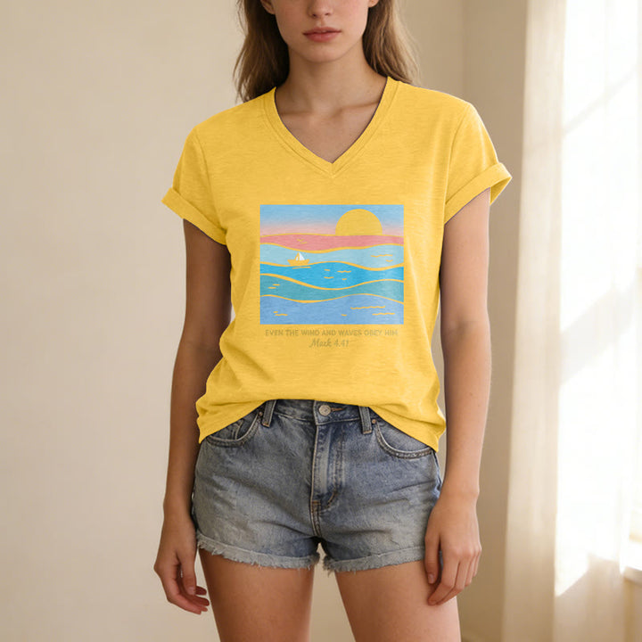 Christianartworkshop Anche il vento e le onde gli obbediscono Marco 4:41 Tramonto sull'oceano T-shirt casual con scollo a V - image 15