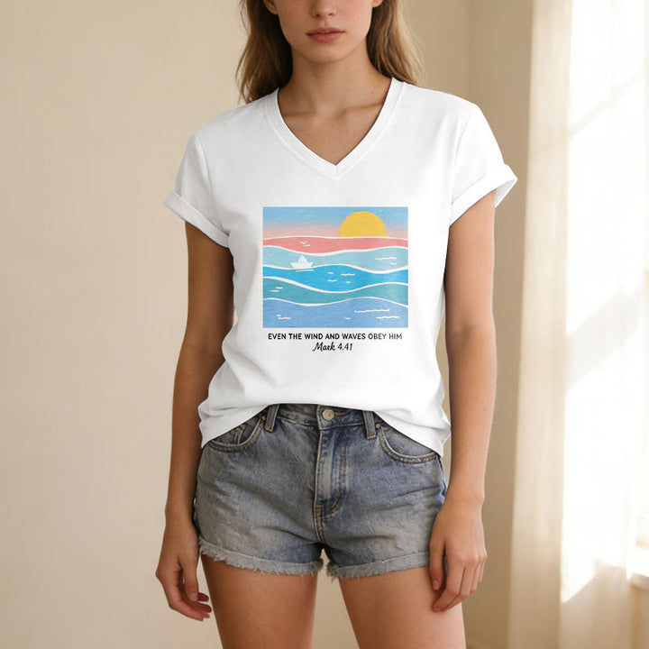 Christianartworkshop Anche il vento e le onde gli obbediscono Marco 4:41 Tramonto sull'oceano T-shirt casual con scollo a V - image 19