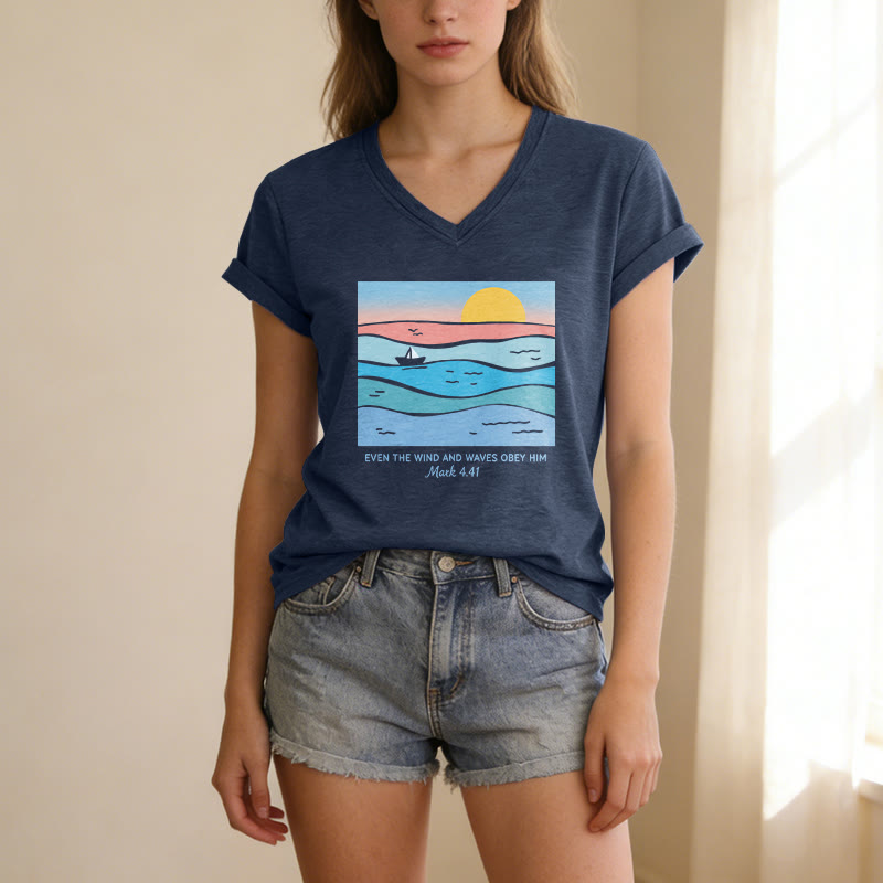 Christianartworkshop Anche il vento e le onde gli obbediscono Marco 4:41 Tramonto sull'oceano T-shirt casual con scollo a V - image 7