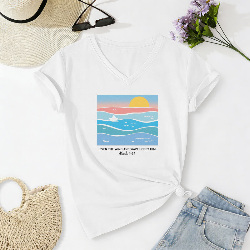 Christianartworkshop Anche il vento e le onde gli obbediscono Marco 4:41 Tramonto sull'oceano T-shirt casual con scollo a V - Bianco - 2XL - image 18