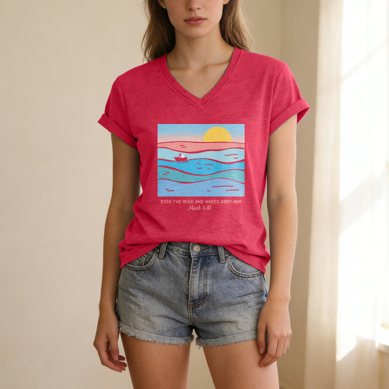 Christianartworkshop Anche il vento e le onde gli obbediscono Marco 4:41 Tramonto sull'oceano T-shirt casual con scollo a V - image 25