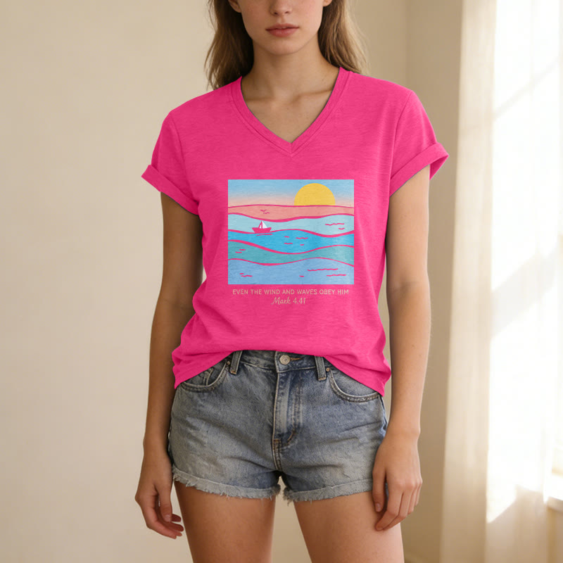 Christianartworkshop Anche il vento e le onde gli obbediscono Marco 4:41 Tramonto sull'oceano T-shirt casual con scollo a V - image 3