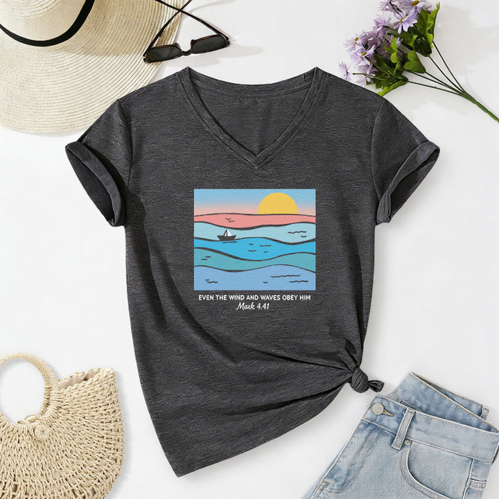 Christianartworkshop Anche il vento e le onde gli obbediscono Marco 4:41 Tramonto sull'oceano T-shirt casual con scollo a V - Grigio scuro - 2XL - image 8