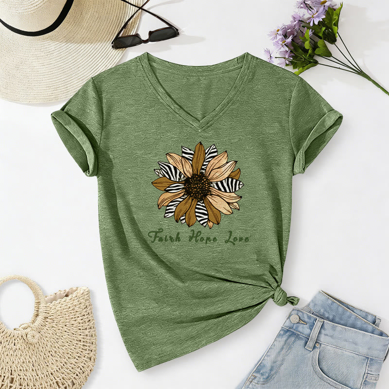 Christianartworkshop T-shirt casual con scollo a V, stampa zebrata, girasole e scritta "Fede, Speranza, Amore". - Verde oliva - 2XL - image 18