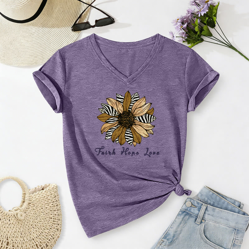 Christianartworkshop T-shirt casual con scollo a V, stampa zebrata, girasole e scritta "Fede, Speranza, Amore". - Viola - 2XL - image 4