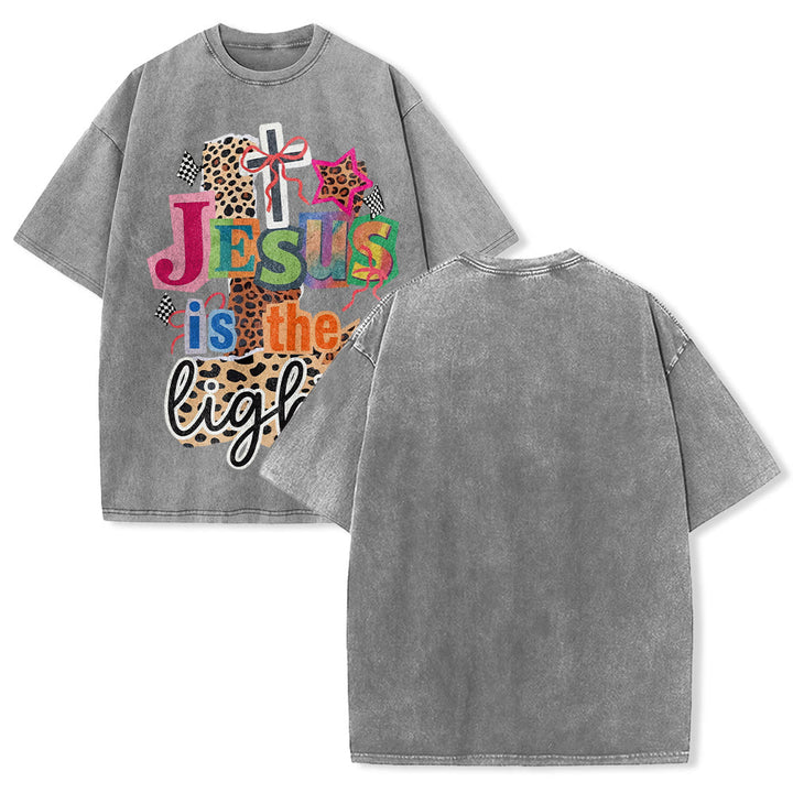 Christianartworkshop T-shirt unisex lavata con grafica leopardata, croce, fiocco e stella "Jesus Is The Light". - Grigio - 5XL - image 4