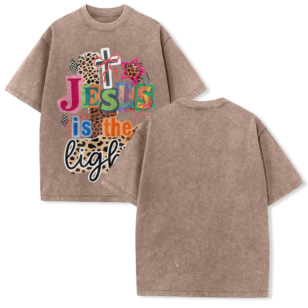 Christianartworkshop T-shirt unisex lavata con grafica leopardata, croce, fiocco e stella "Jesus Is The Light". - Marrone - 5XL - image 13