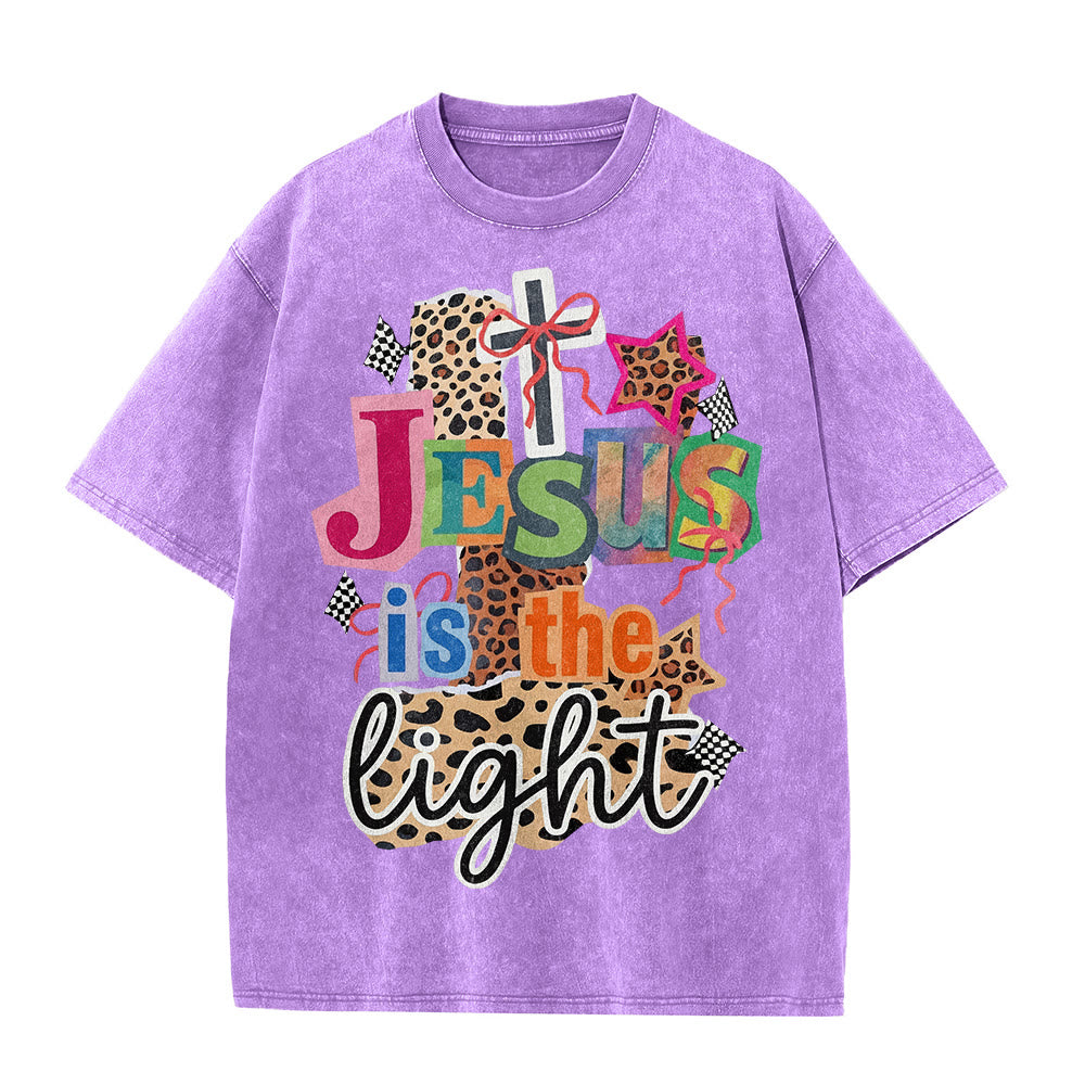 Christianartworkshop T-shirt unisex lavata con grafica leopardata, croce, fiocco e stella "Jesus Is The Light". - image 23