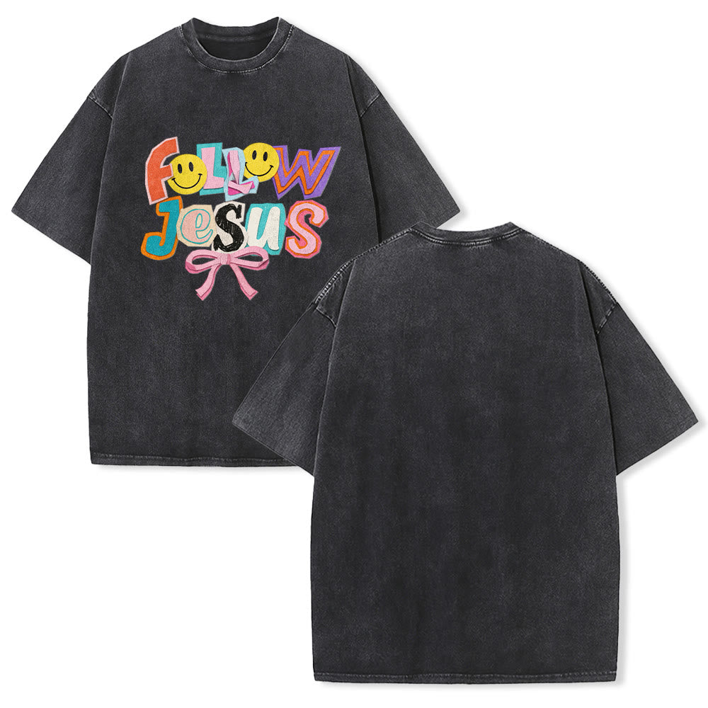 Christianartworkshop T-shirt unisex lavata con scritta "Follow Jesus Smile Bow Color Block" e motivo a blocchi di colore. - Nero - 5XL - image 1