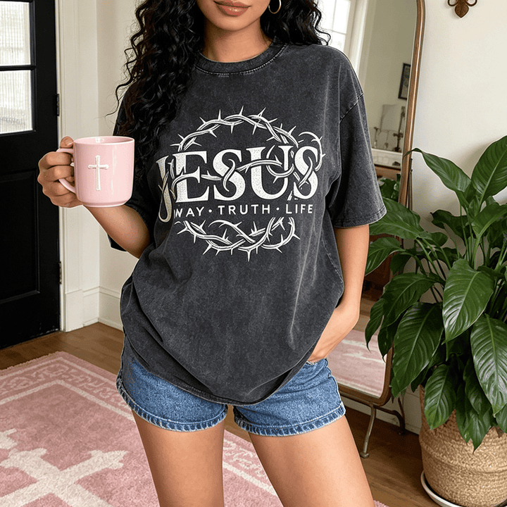 Christianartworkshop Maglietta unisex lavata con grafica circolare "Jesus Way Truth Life Crown Of Thorns" - image 0
