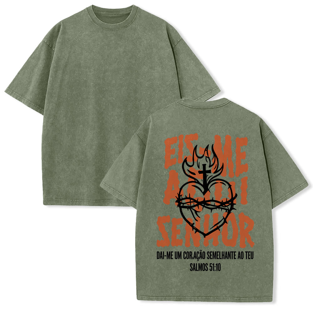 Christianartworkshop Maglietta unisex lavata con grafica a tema spirituale portoghese: Spina, Sacro Cuore, Croce, Fiamma sul retro. - Verde militare - 5XL - image 16