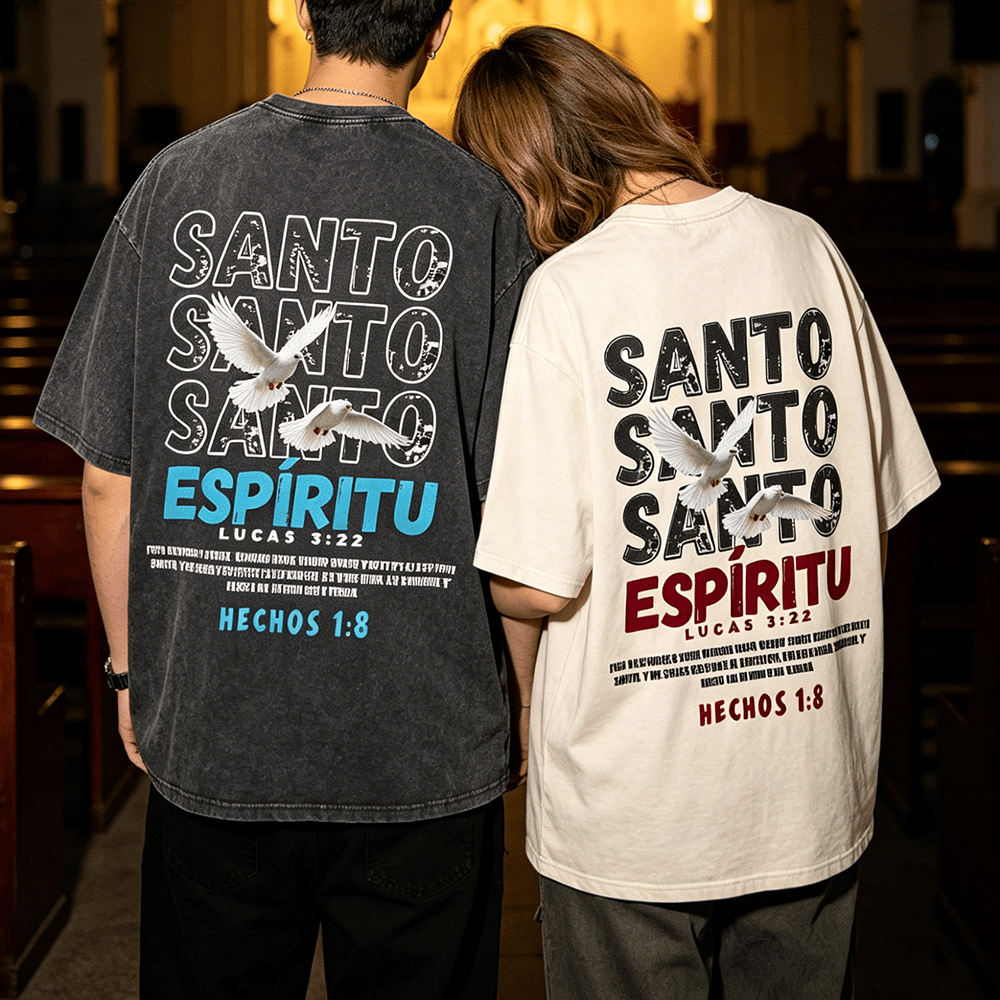 Christianartworkshop Maglietta unisex lavata con grafica effetto vintage e slogan dello Spirito Santo in spagnolo, doppia colomba e carattere tipografico vintage. - image 0