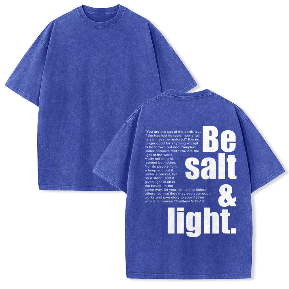 Christianartworkshop Maglietta unisex lavata con grafica a contrasto, caratteri grandi e piccoli, sale e luce, versetto biblico sul retro. - Blu - 5XL - image 13