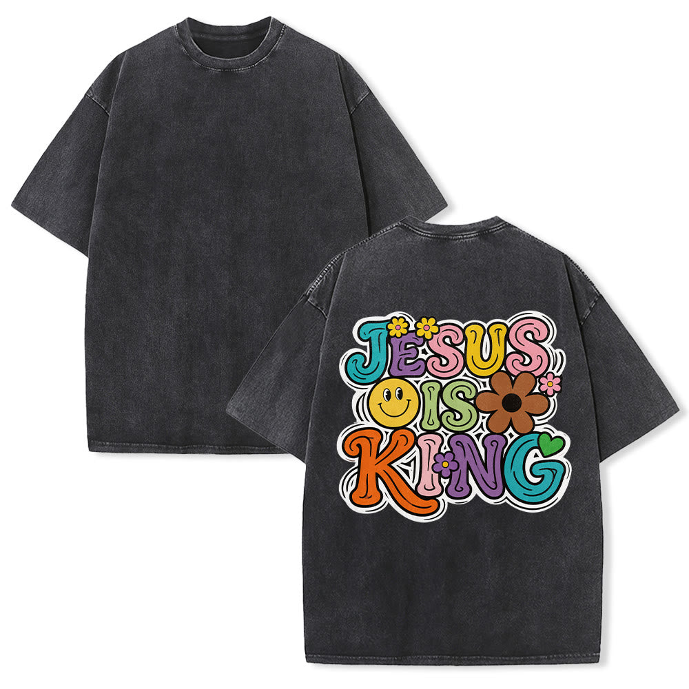 Christianartworkshop Maglietta unisex vintage lavata con stampa retrò groovy multicolore a bolle e fiori sorridenti con scritta "Jesus Is King". - Nero - 5XL - image 1