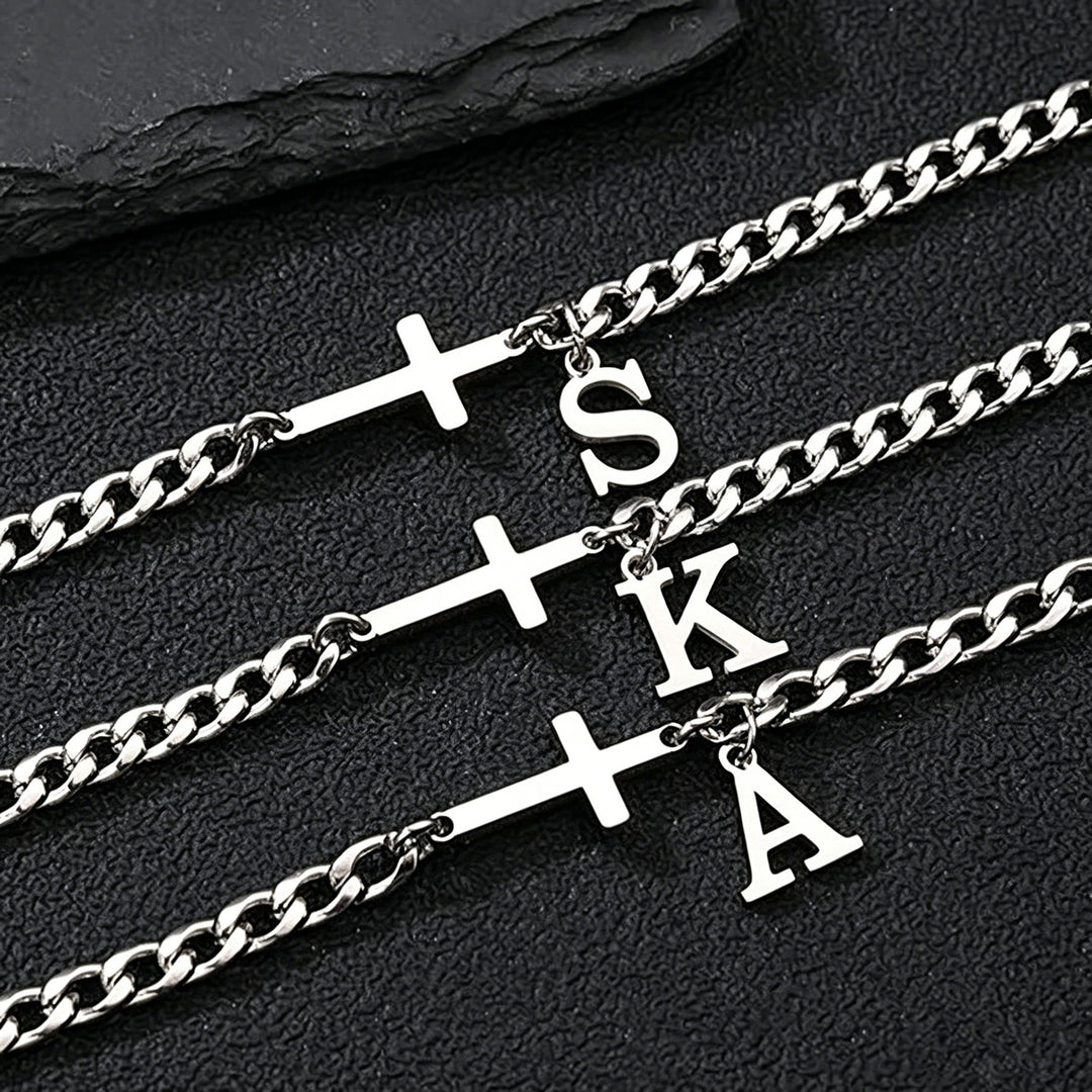 Christianartworkshop Bracciale con croce e lettera a catena: emblema personalizzato di incrollabile fede celeste - image 1