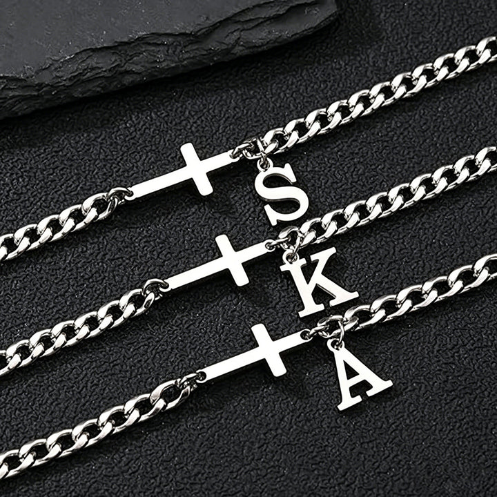 Christianartworkshop Bracciale con croce e lettera a catena: emblema personalizzato di incrollabile fede celeste - image 1