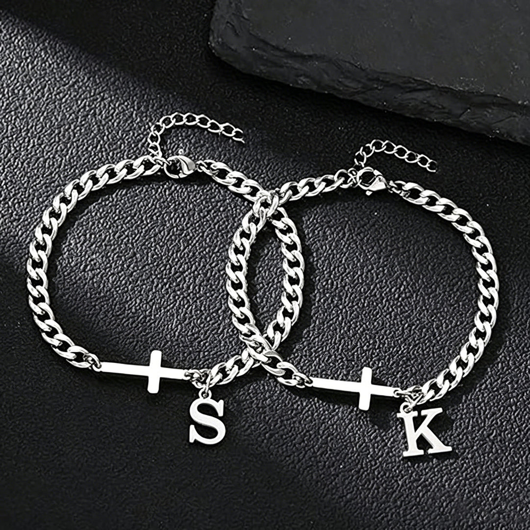 Christianartworkshop Bracciale con croce e lettera a catena: emblema personalizzato di incrollabile fede celeste - image 2