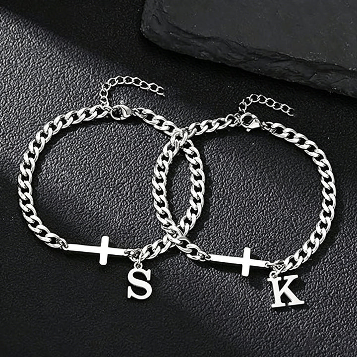 Christianartworkshop Bracciale con croce e lettera a catena: emblema personalizzato di incrollabile fede celeste - image 2