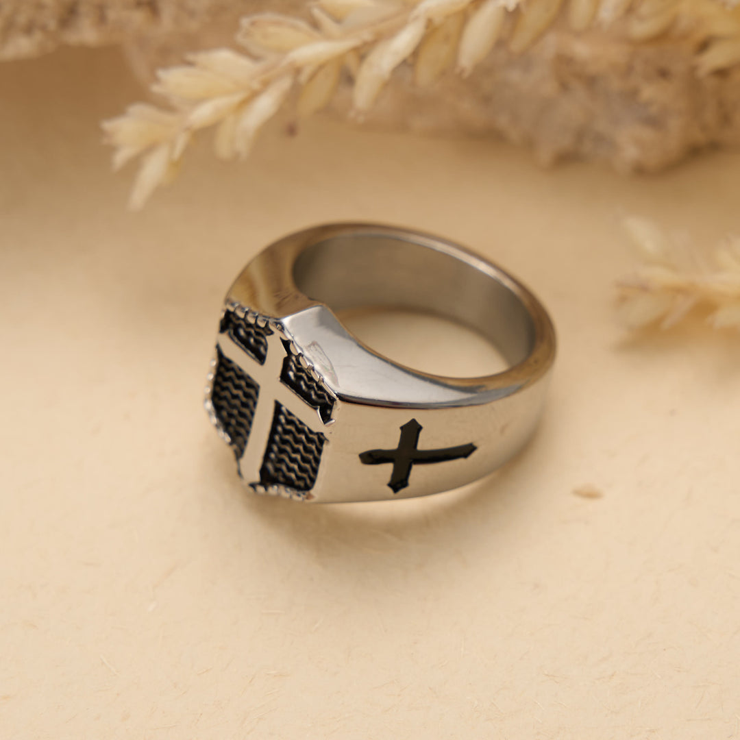 Christianartworkshop Anello con sigillo a forma di scudo e croce in rilievo: emblema senza tempo di una fede sacra incrollabile. - image 4