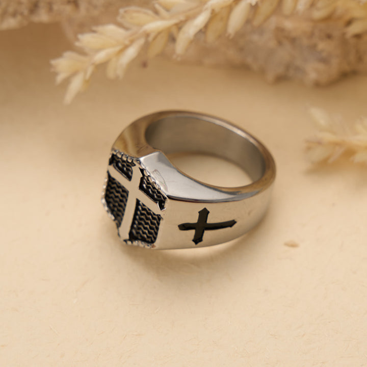 Christianartworkshop Anello con sigillo a forma di scudo e croce in rilievo: emblema senza tempo di una fede sacra incrollabile. - image 4