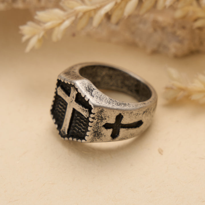 Christianartworkshop Anello con sigillo a forma di scudo e croce in rilievo: emblema senza tempo di una fede sacra incrollabile. - image 6