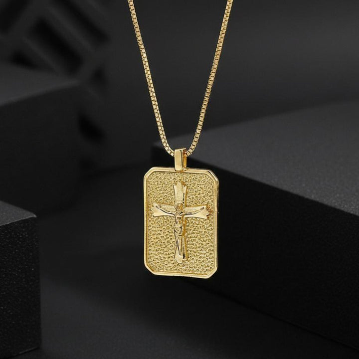 Christianartworkshop Collana con medaglione rettangolare testurizzato e crocifisso della Madonna: emblema senza tempo di sacra devozione misericordiosa. - image 6