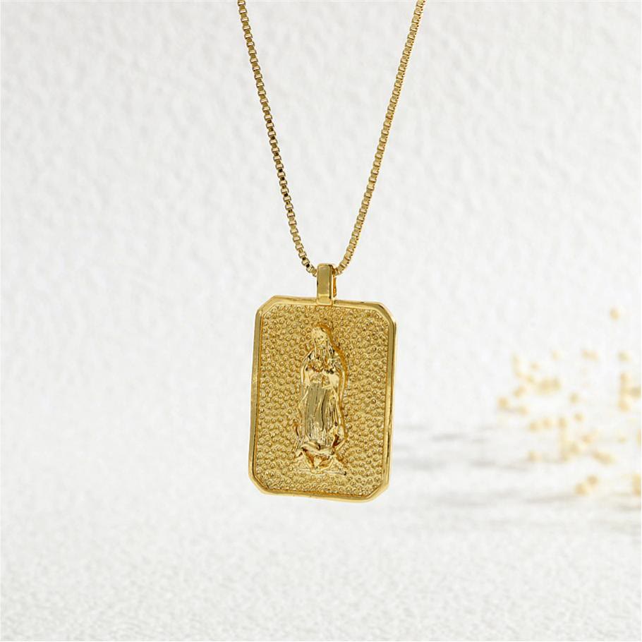 Christianartworkshop Collana con medaglione rettangolare testurizzato e crocifisso della Madonna: emblema senza tempo di sacra devozione misericordiosa. - Nostra Signora di Guadalupe - image 4