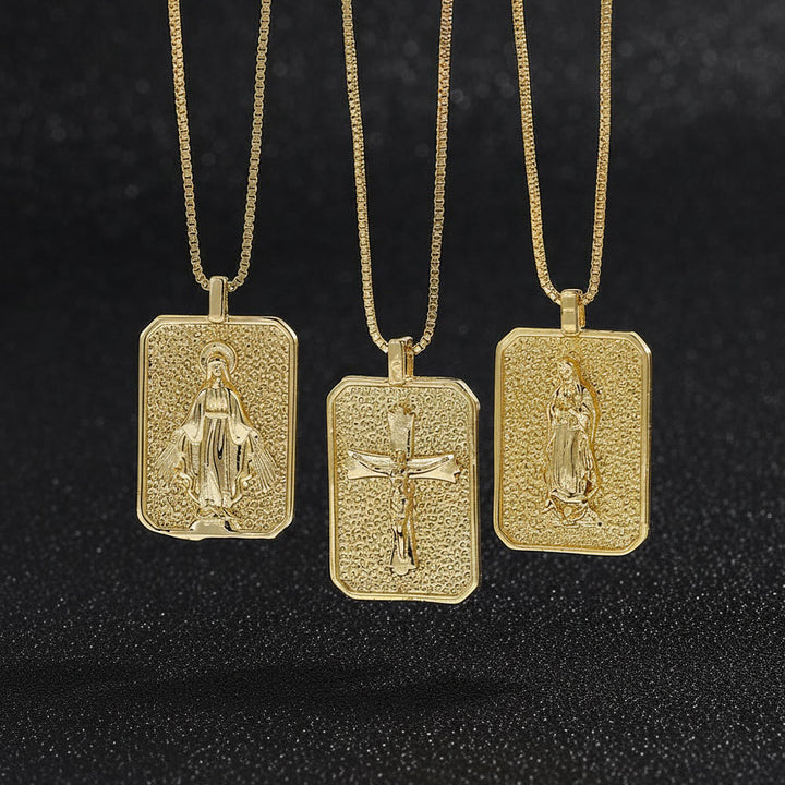 Christianartworkshop Collana con medaglione rettangolare testurizzato e crocifisso della Madonna: emblema senza tempo di sacra devozione misericordiosa. - image 0