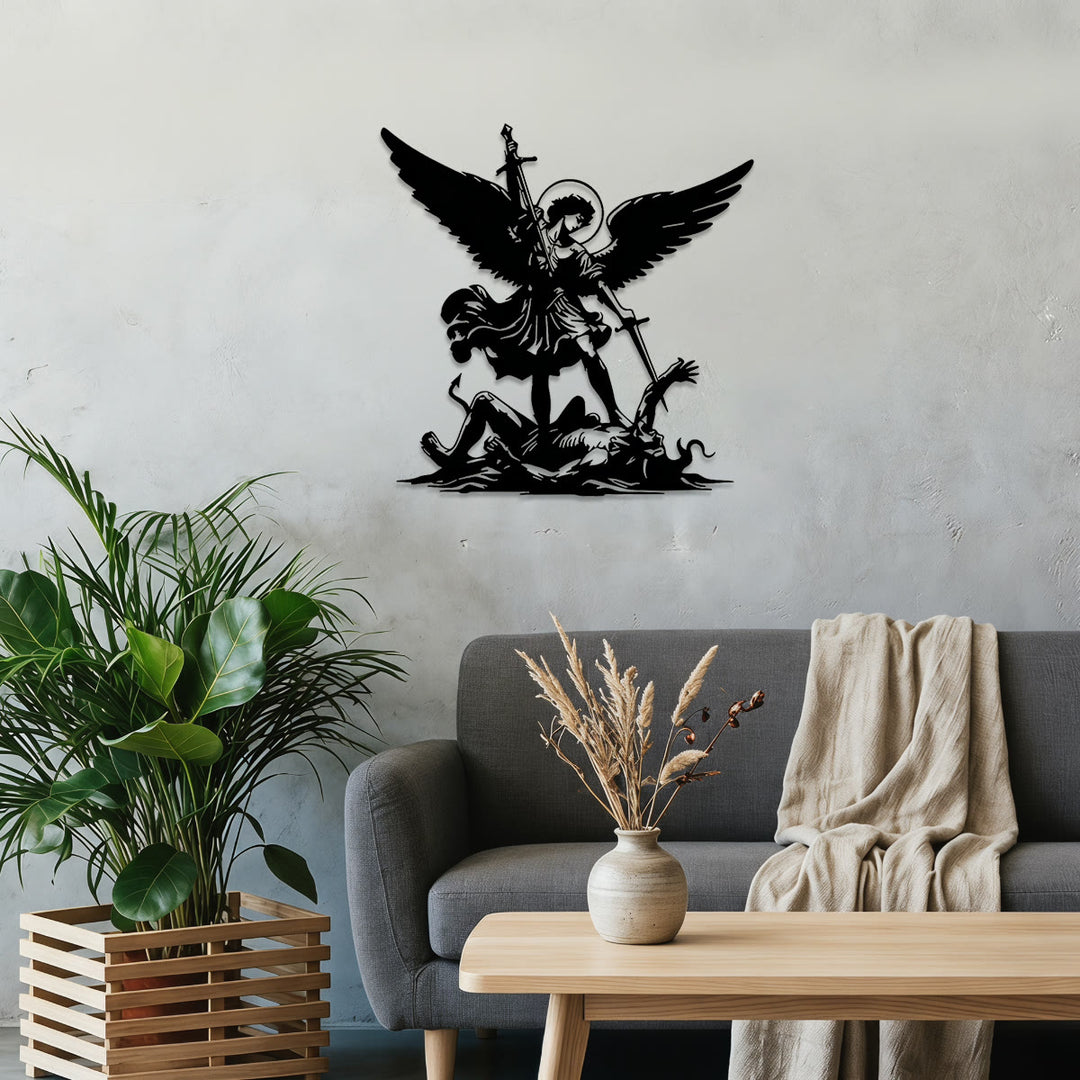 Decorazione murale in metallo raffigurante la silhouette dell'arcangelo Michele che sconfigge il male, Christianartworkshop : un emblema senza tempo di sacra vittoria spirituale. - image 0