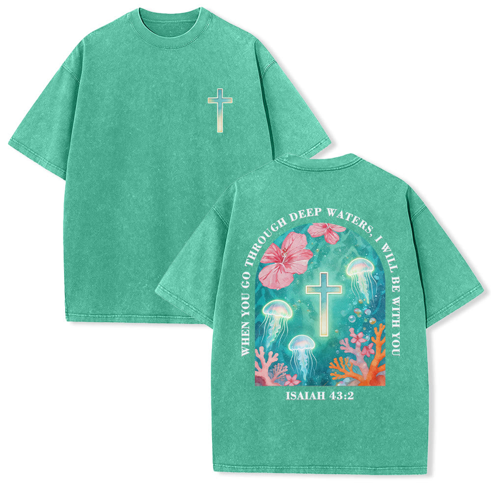 Christianartworkshop Quando attraversi le acque profonde Meduse Ibisco Corallo Arco Stampa Schiena Piccola Croce Gradiente Petto Vintage Lavato T-shirt Unisex - Verde - 5XL - image 0