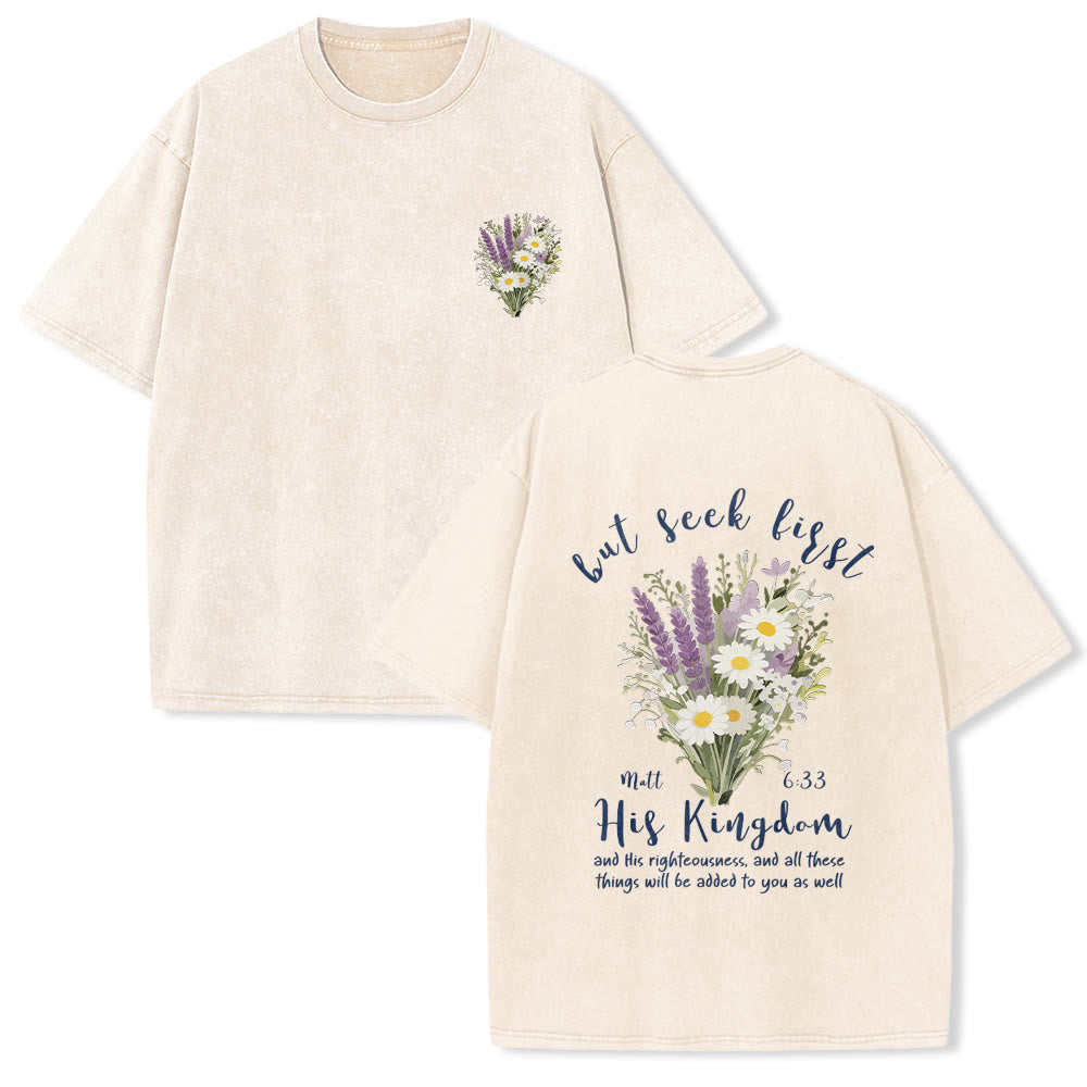 Christianartworkshop Maglietta lavata con piccolo bouquet di margherite lavanda, composizione floreale sul retro e verso motivazionale. - Beige - 5XL - image 3