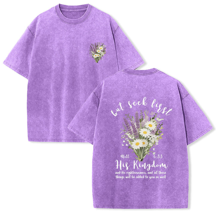 Christianartworkshop Maglietta lavata con piccolo bouquet di margherite lavanda, composizione floreale sul retro e verso motivazionale. - Viola - 5XL - image 9
