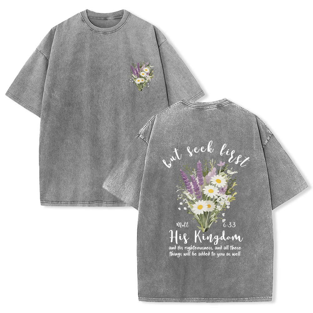 Christianartworkshop Maglietta lavata con piccolo bouquet di margherite lavanda, composizione floreale sul retro e verso motivazionale. - Grigio - 5XL - image 24