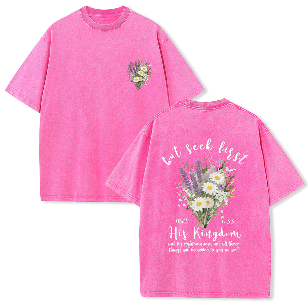 Christianartworkshop Maglietta lavata con piccolo bouquet di margherite lavanda, composizione floreale sul retro e verso motivazionale. - Rosa - 5XL - image 15