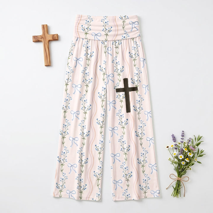 Christianartworkshop Pantaloni a gamba larga con stampa integrale di fiocchi floreali verticali e croce di legno sulla coscia, vita alta e risvolti. - image 2
