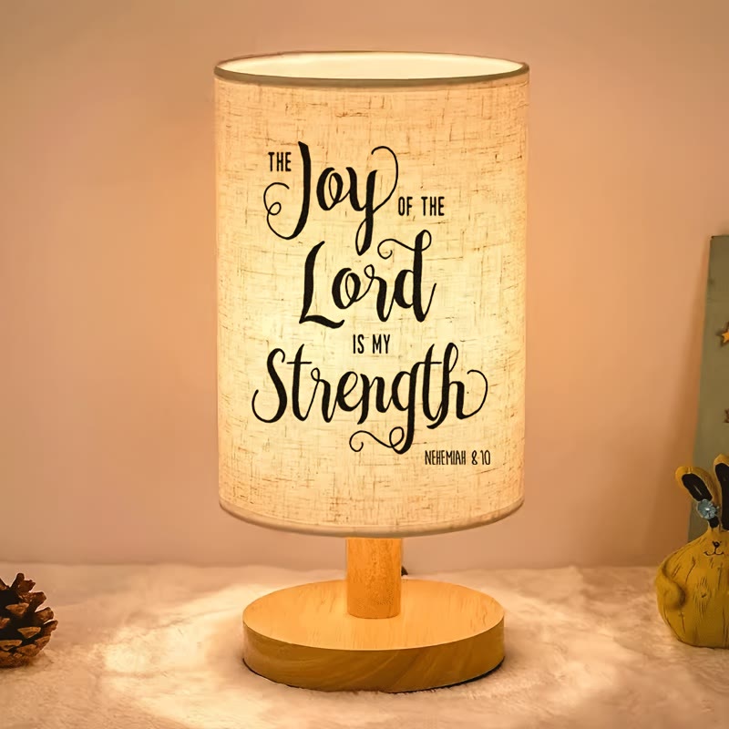 Christianartworkshop Lampada da tavolo con paralume in tessuto e base in legno naturale. La gioia del Signore è la mia forza: portatrice di calda pace spirituale notturna. - image 1