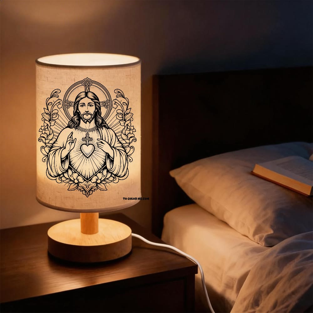 Christianartworkshop Lampada da tavolo con icona del Sacro Cuore, cornice floreale vintage, ritratto, luce notturna devozionale calda e soffusa. - Sacro Cuore e Gesù - image 0