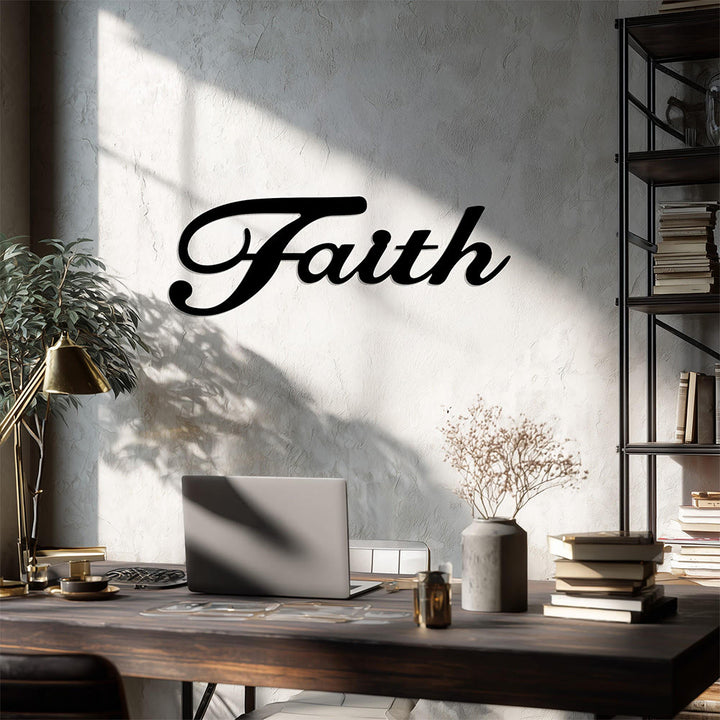Christianartworkshop Elegante decorazione murale in metallo con la parola "Faith" in corsivo: emblema senza tempo di incrollabile fede interiore. - image 0