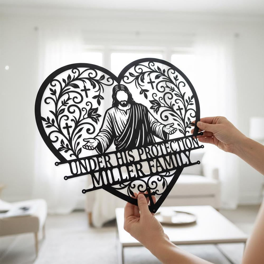 Christianartworkshop Decorazione da parete in metallo con croce di Gesù a braccia aperte e motivo floreale a forma di cuore: emblema senza tempo del sacro rifugio familiare. - image 1