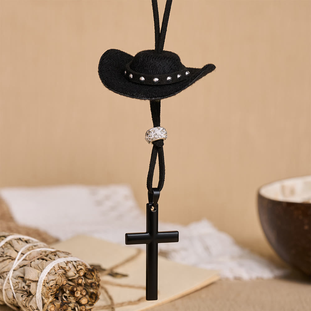 Christianartworkshop Ciondolo per auto con croce nera e cappello da cowboy in peluche in stile western: un promemoria di incrollabile pace spirituale in ogni viaggio. - image 1