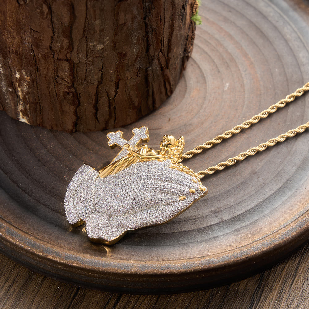 Christianartworkshop Collana con ciondolo a croce con figura sacra interamente pavé: emblema senza tempo di un amore dolce e sacrificale - image 2